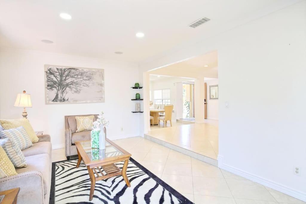 5 Rooms Villa Near Disneyland, Golf Course And Trial To Beach Санта-Ана Екстер'єр фото
